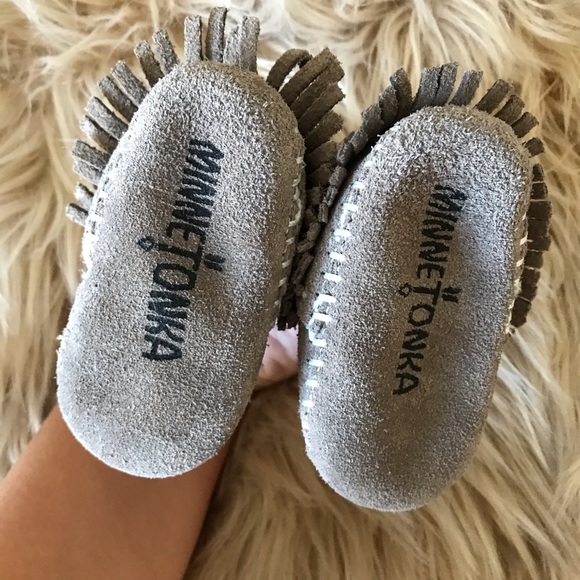 Minnetonka moccasins Size 0 - Picture 3 of 6